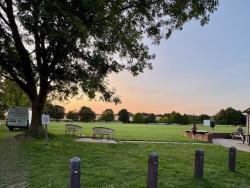 An image of Bassett Road uploaded by francis0262